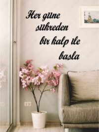 Her Güne Şükreden Bir Kalp Ile Başla Duvar Yazısı Dekoru Ahşap Tablo
